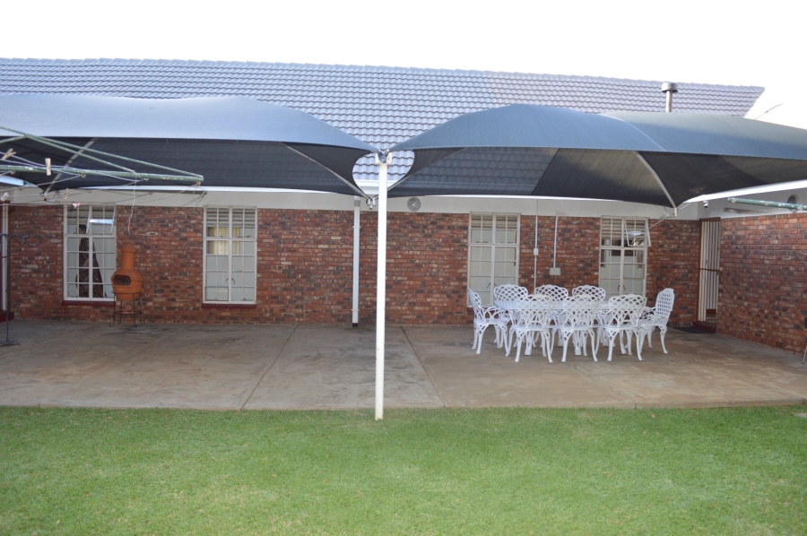 4 Bedroom Property for Sale in Flamwood North West